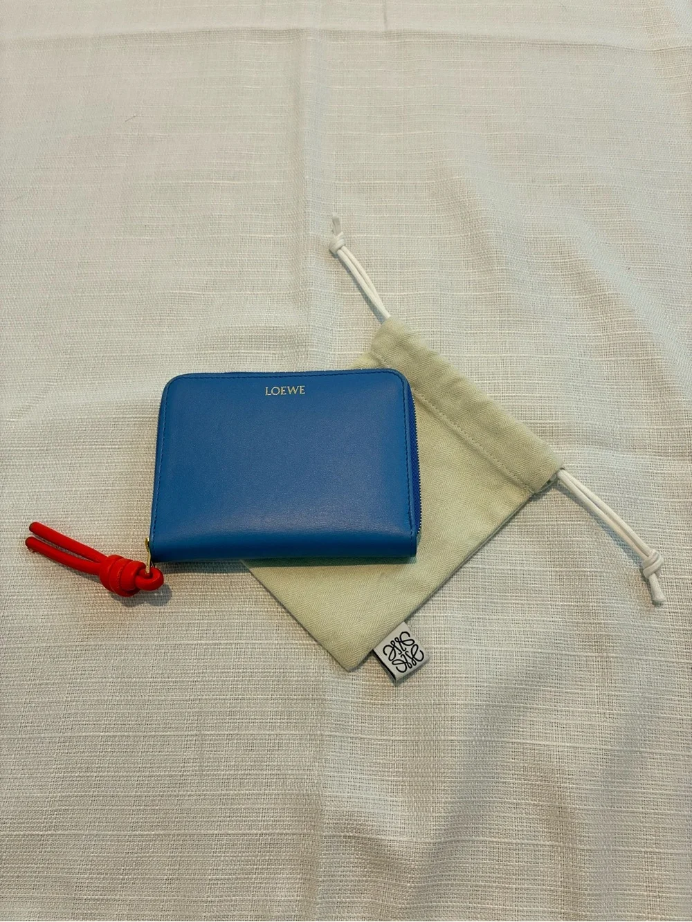 Loewe compact zip